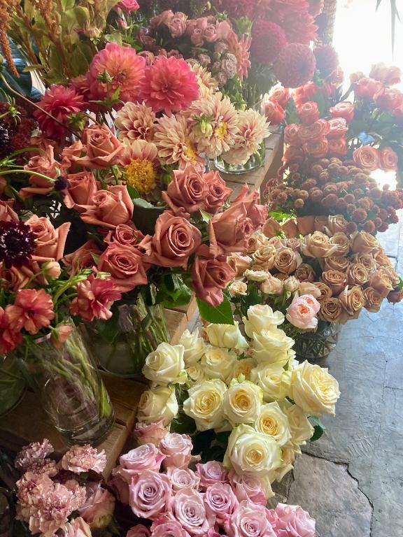 orders flowers online toronto, florist downtown toronto, florist toronto canada, best flower delivery toronto, toronto flower delivery, same and next day delivery toronto, toronto sympathy flowers, same day flowers toronto, best florists toronto